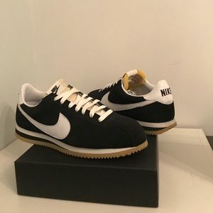 nike cortez black black gum